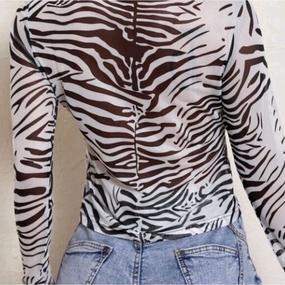 Zebra Striped Button Down Blouse - MEDIUM - Picture 9 of 10